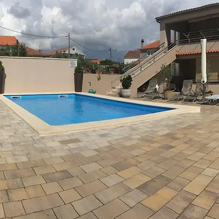 Nika & Karla Bibinje