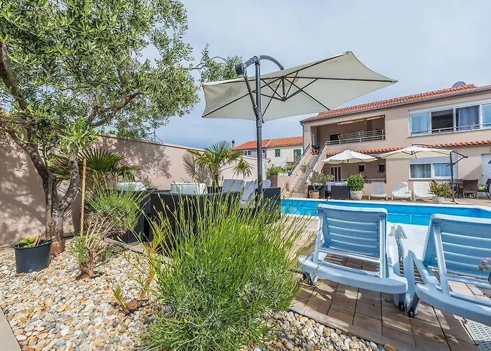 Apartman Nika & Karla *